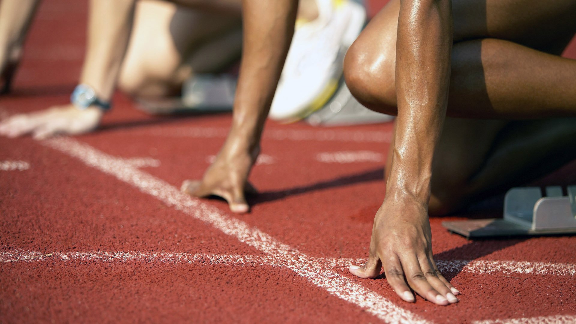 综合体育系“运动会闭幕压轴接力赛” 教师队出战引发尖叫